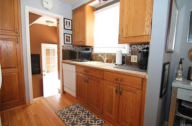 241 Devillen Ave — Photo 8