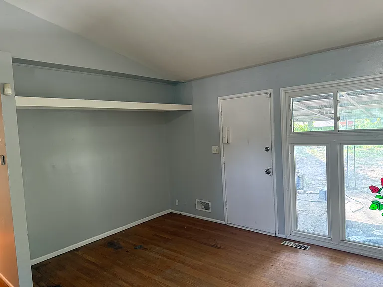 4144 Hardesty Ave — Photo 8