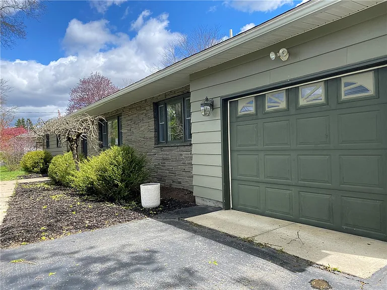 33 Suburban Dr — Photo 20