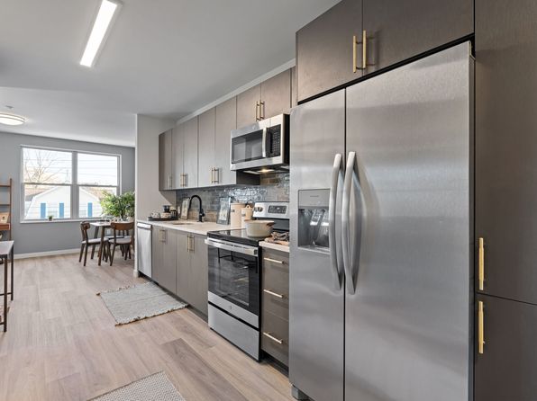 1 Vanderbilt Ave APT 208