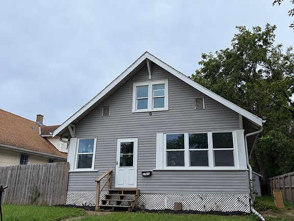 2nd image of 2703 Fort St