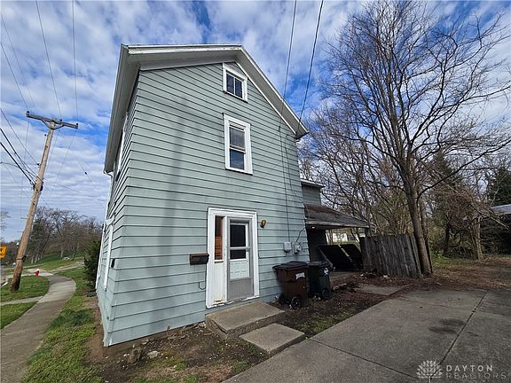 2nd image of 154 W Warren St