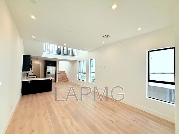 3rd image of 3414 London St #3