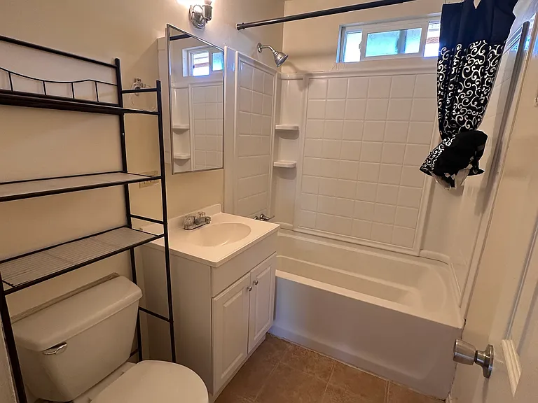 501 W Ross Ave — Photo 9