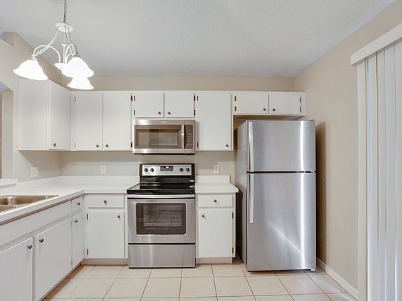 5th image of 926 Lake Shore Ranch Dr