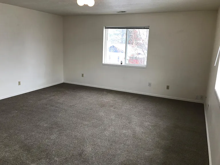 480 W Carter St — Photo 7