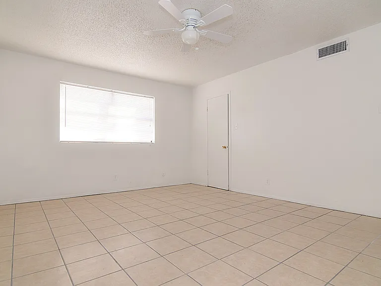 The Arches Apartments — Photo 22