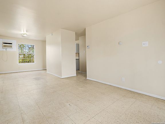 3rd image of 8403 HIDDEN BOW ST