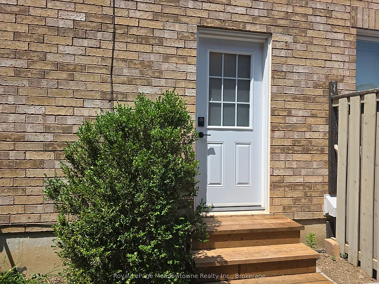 43 Dills Cres #BASEMENT — Photo 3