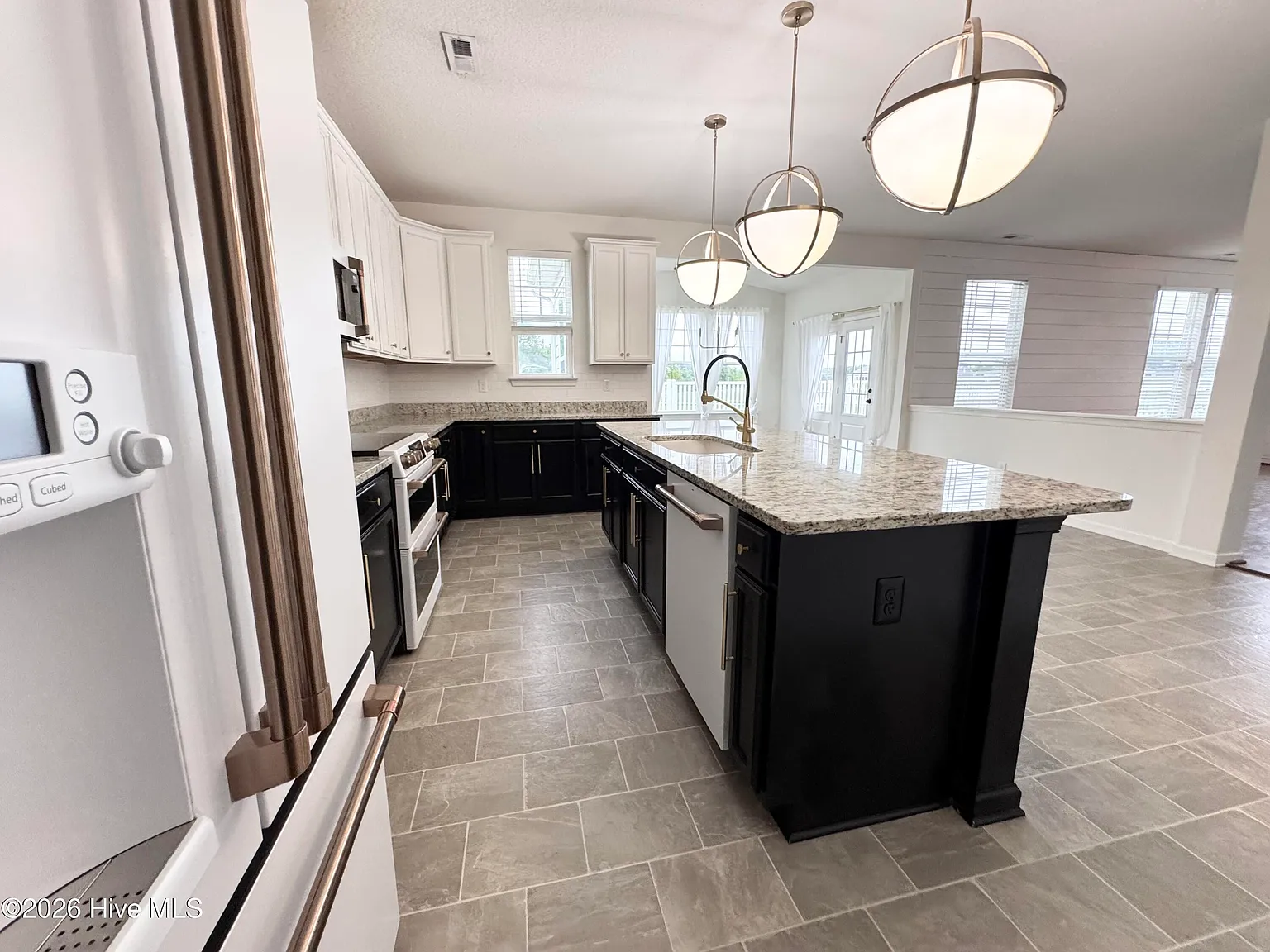 4 bed, 2.5 bath, 2686 sqft, $2,817 — Photo 4