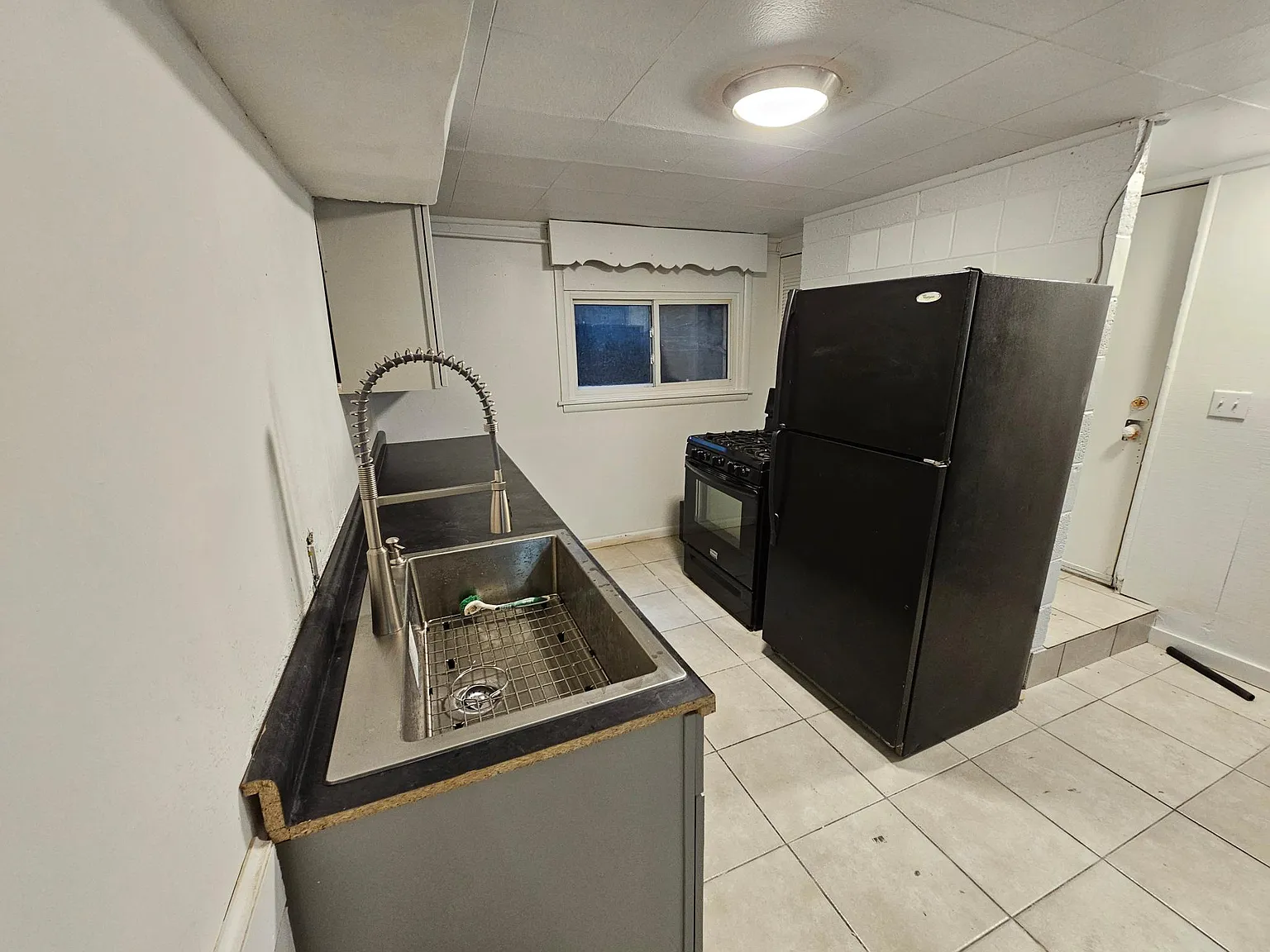 2 bed, 1000 sqft, $1,100 — Photo 2