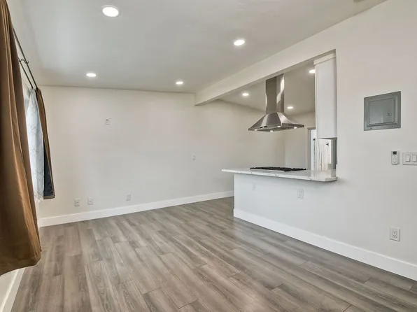 476 Palm Dr, Vista, CA 92084