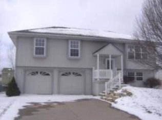 206 S Huntsman Blvd, Raymore, MO 64083