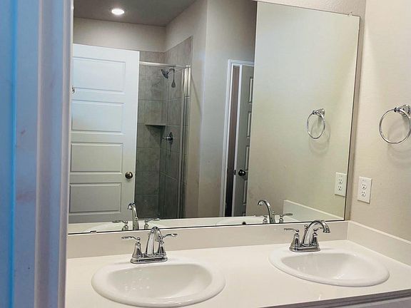 5th image of 5937 Revere Dr