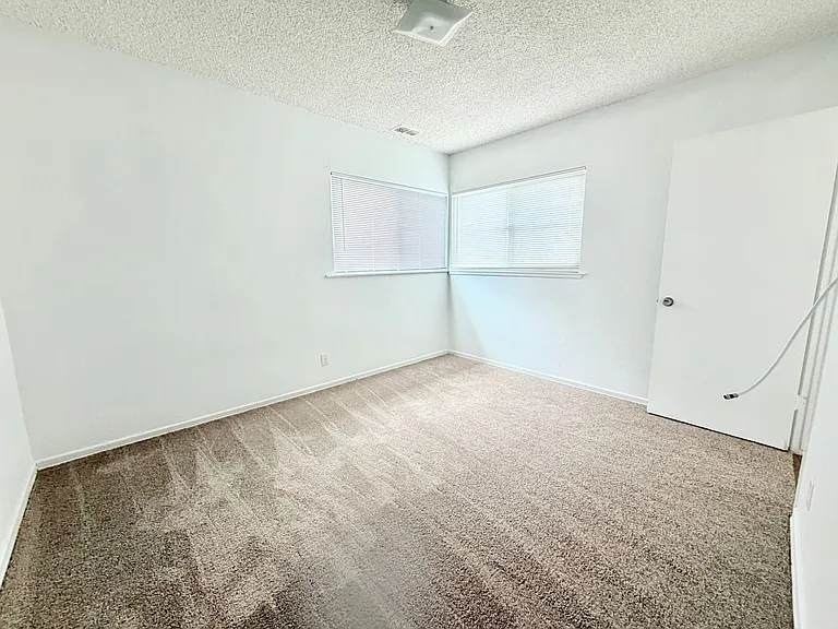 1514 N Hacienda Blvd — Photo 2