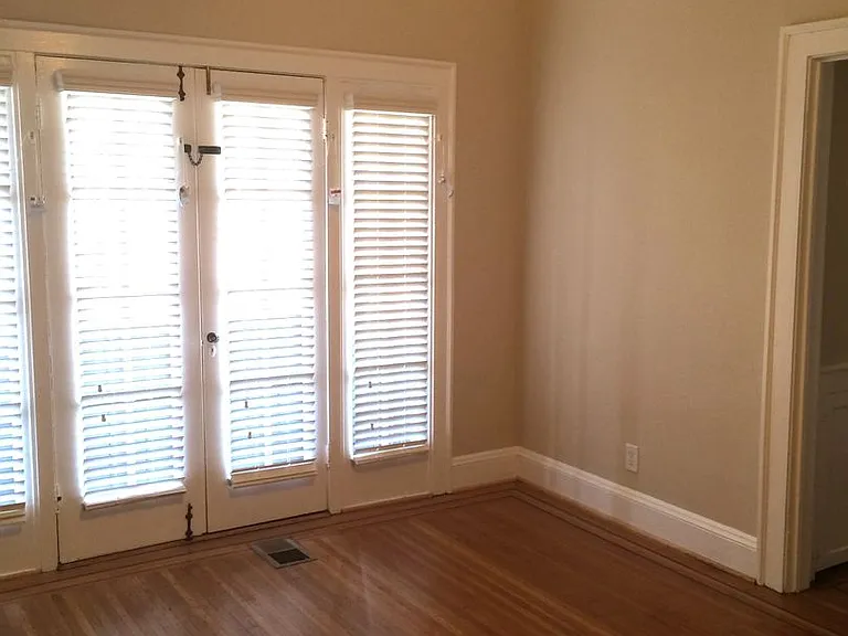 2424 Glenmary Ave — Photo 2