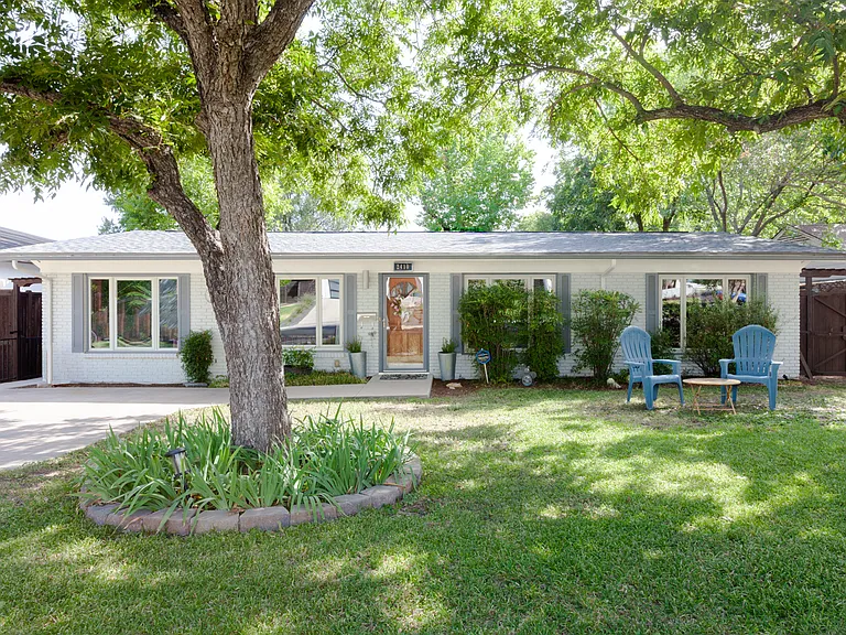 2410 Elmglen Dr — Photo 21