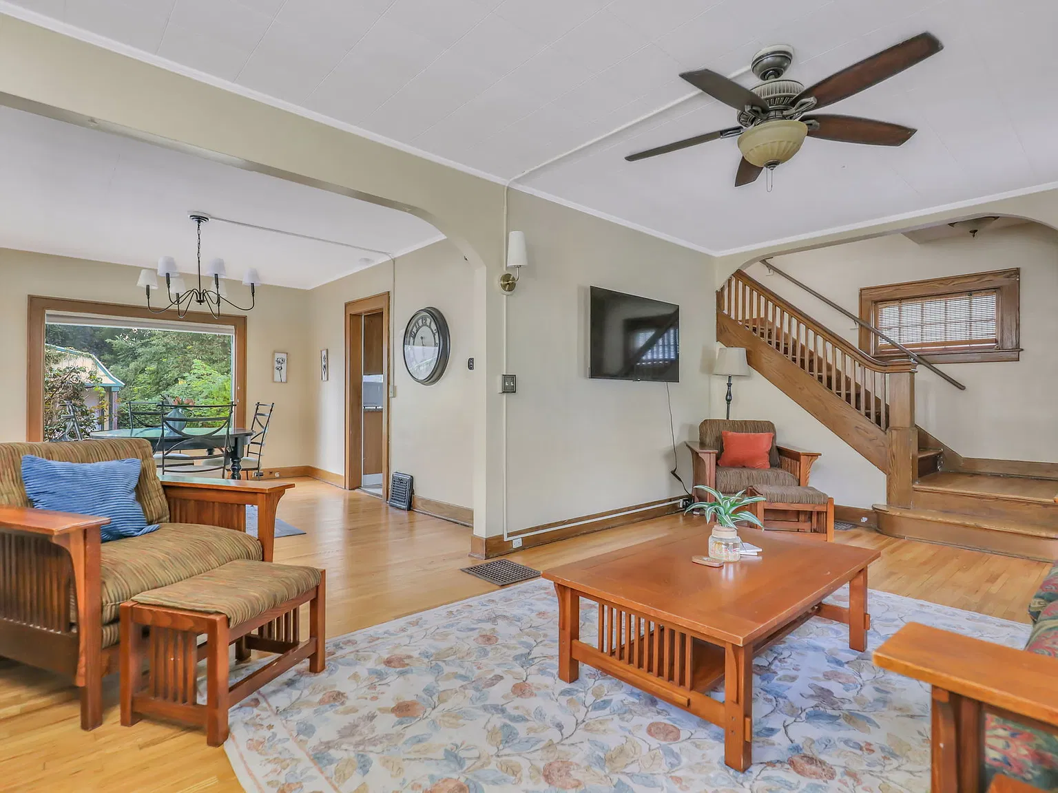 Craftsman Home in Lansing King Size Bed Office — Photo 3
