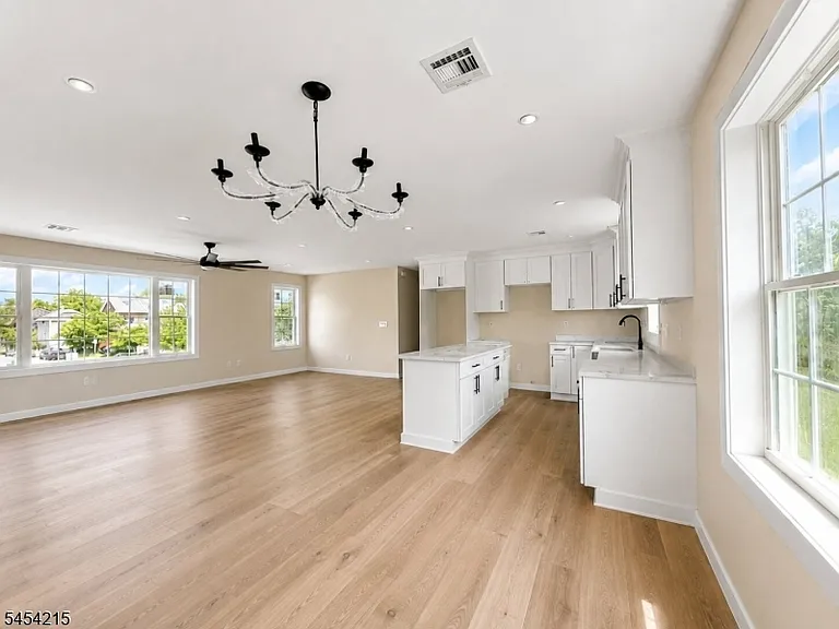 81 Ellen St #2 — Photo 4