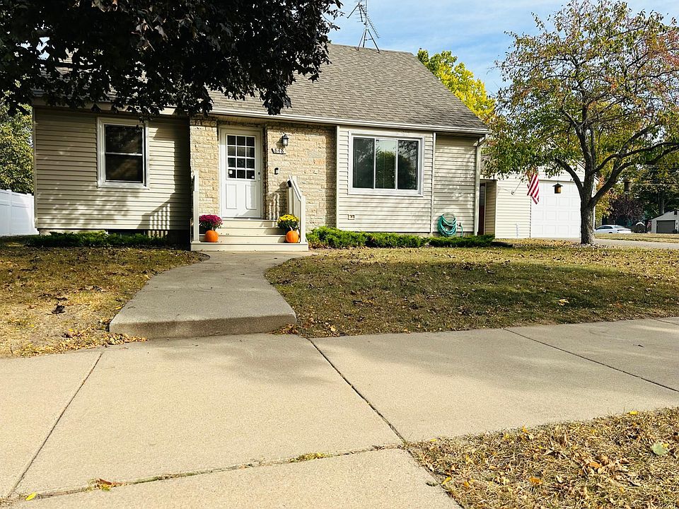 1st image of 848 15th Ave S