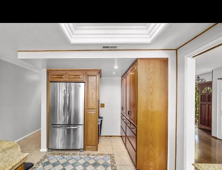 10894 Charing Cross Rd — Photo 5