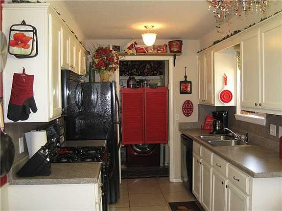 3rd image of 732 Lawton Ave