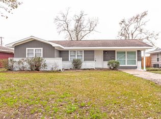 2811 Azalea Ln, Groves, TX 77619