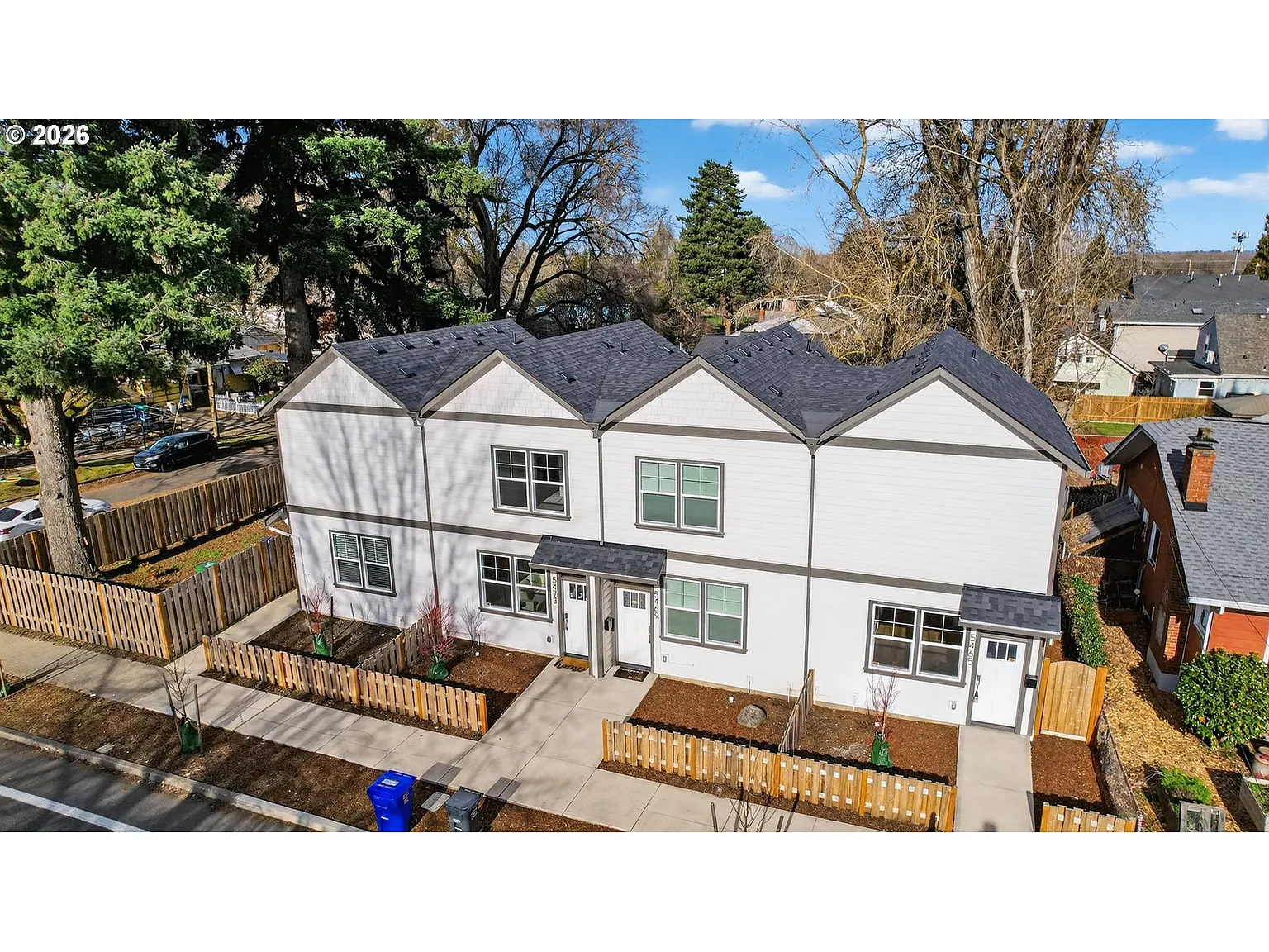 5465 N Fessenden St photo 1