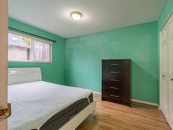 4th image of 3681 Adanac St