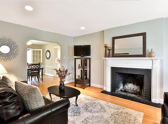 4th image of 970 Glenmoor Ave