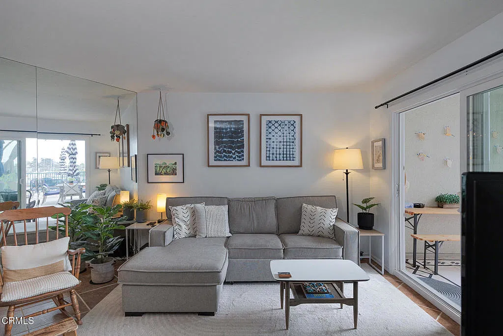 1 bed, 1.0 bath, 690 sqft, $3,000 — Photo 2
