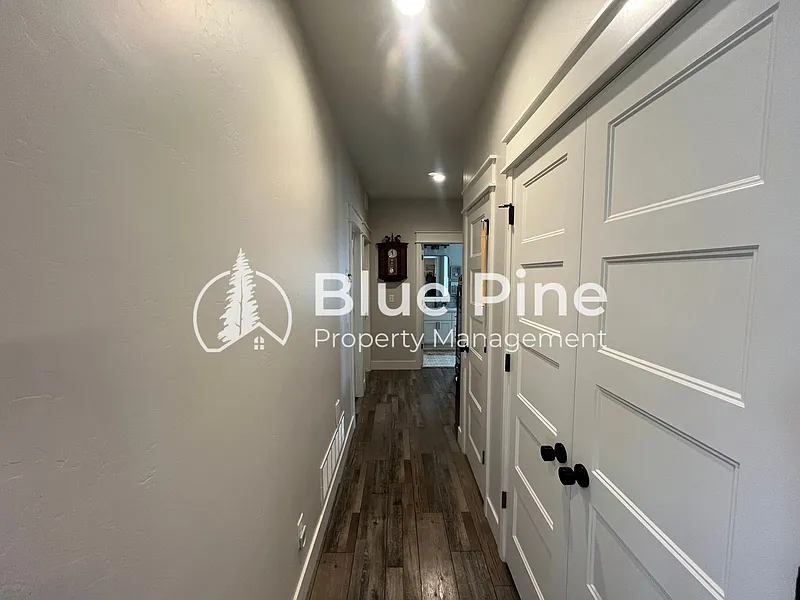 6 bed, 3.0 bath, 3042 sqft, $2,950 — Photo 4