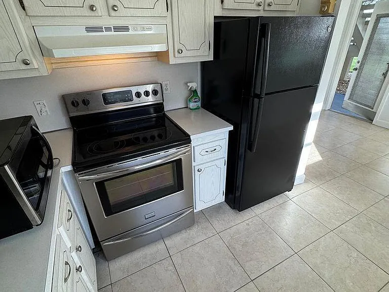 201 Brittany E — Photo 5