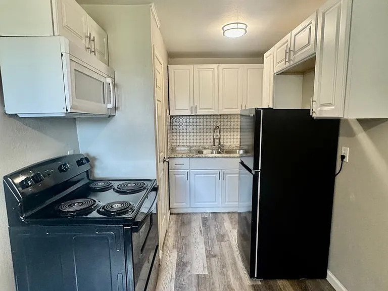 6702 Fulton St #13 — Photo 5