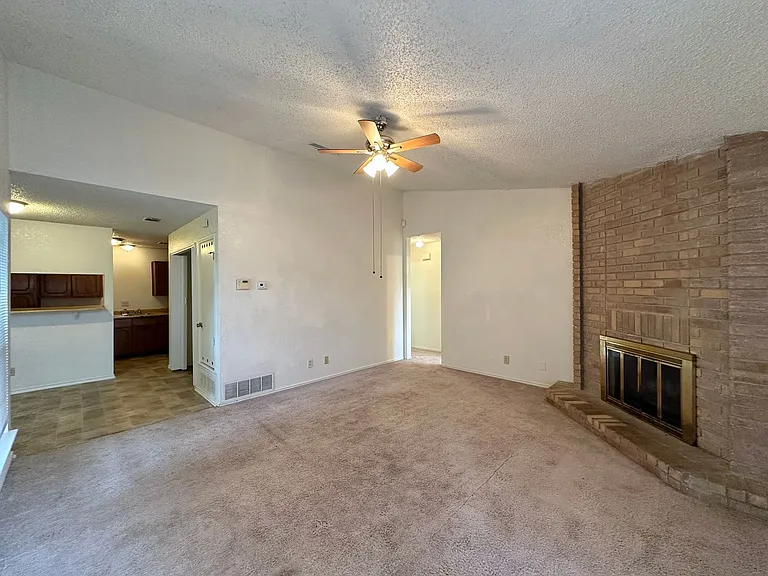 2312 Silverhill Dr — Photo 2