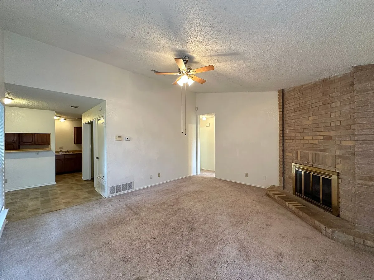 Building Photo - 2312 Silverhill Dr