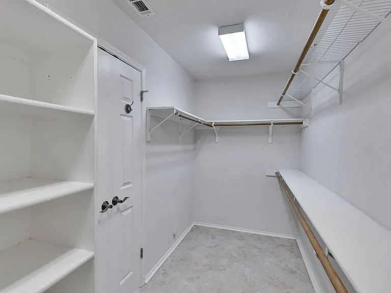 2901 Warwick Way — Photo 23