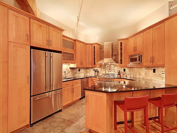 3rd image of 165 Duane St APT 4D