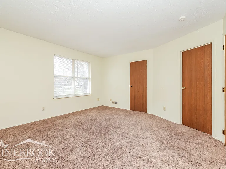 2464 Cross Village Dr — Photo 7