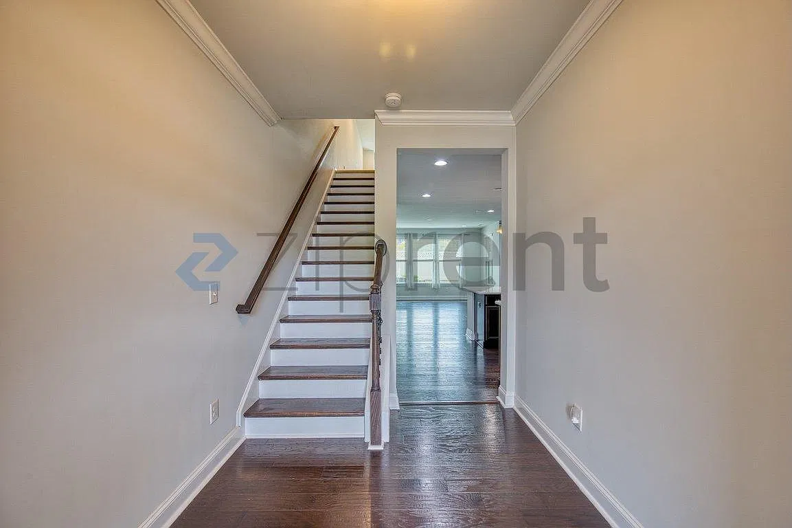 3 bed, 2.5 bath, 2123 sqft, $2,200 — Photo 4