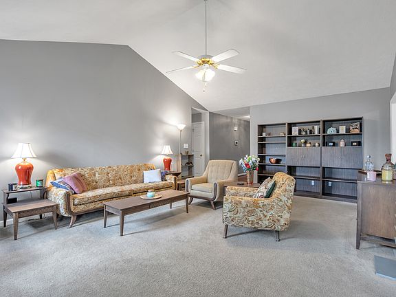 5th image of 703 Fairbluff Dr