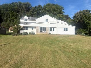 1369 Hofius Ln, Hermitage, PA 16148