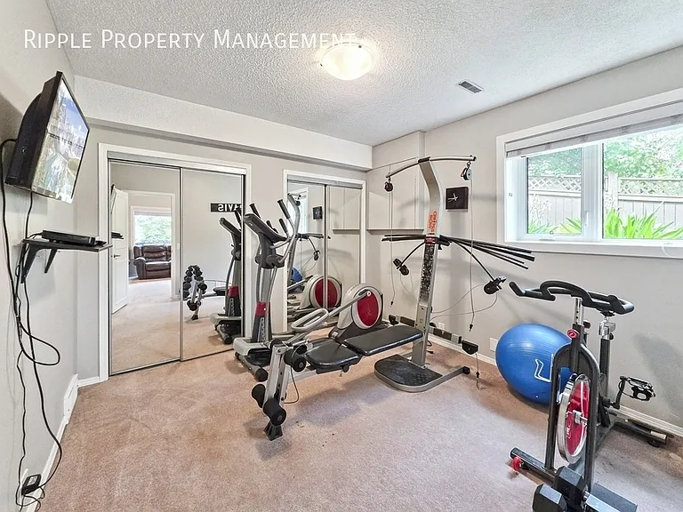 138 Mount Robson Close SE — Photo 23