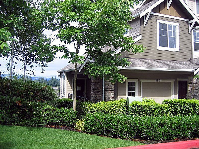 1st image of 1901 16th Ln NE