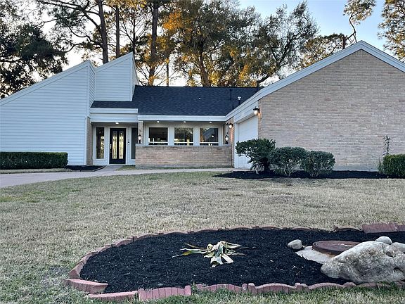 3rd image of 3322 Robinson Rd