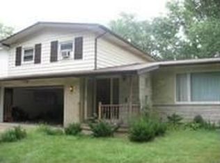 527 N Illinois Ave, Glenwood, IL 60425