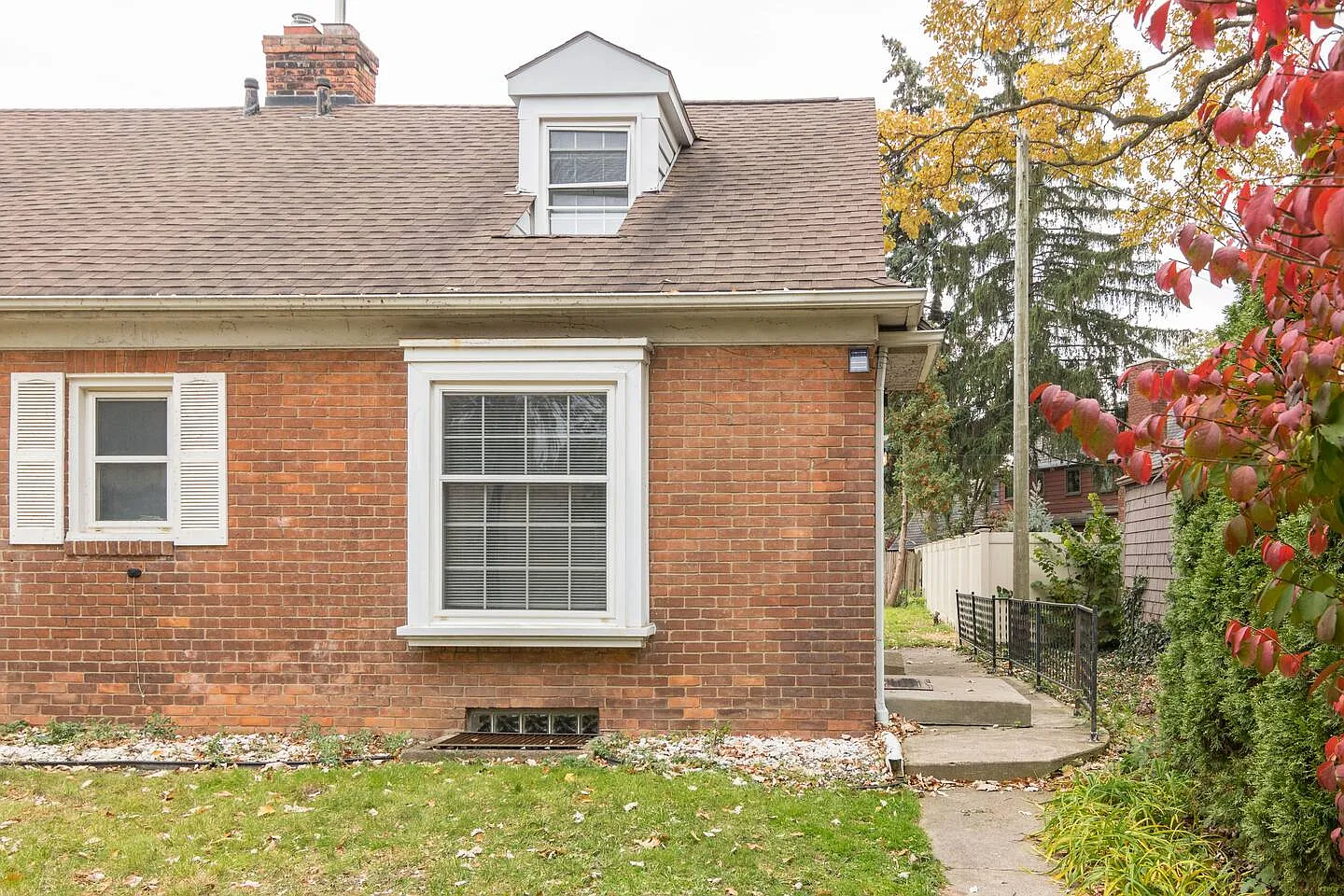 3 bed, 1000 sqft, $1,950 — Photo 1