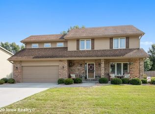 6013 N Winwood Dr, Johnston, IA 50131