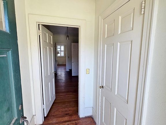 5th image of 1107 Gilmore Ave