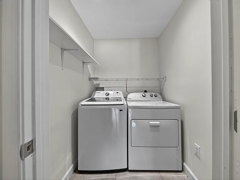 410 NE 34th St — Photo 35